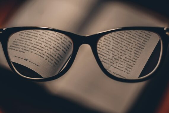 black text reflect on eyeglasses